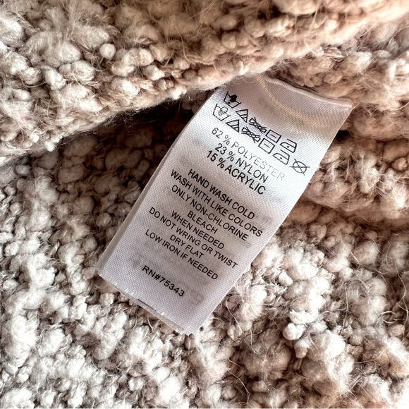 Yes Lola Sz Medium Hooded Pullover Sweater with Pom Pom Creamy Light Pink - Picture 10 of 10